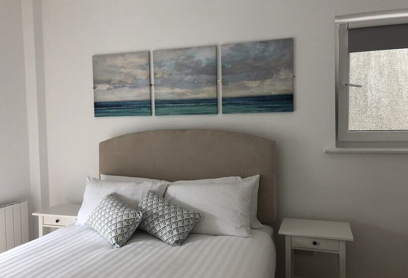 펜션 The Eyre Square Townhouse