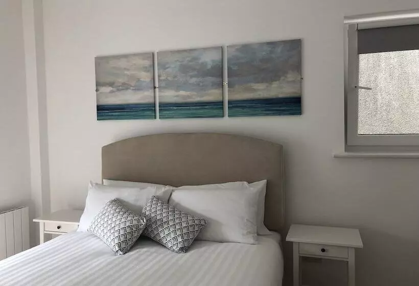 펜션 The Eyre Square Townhouse