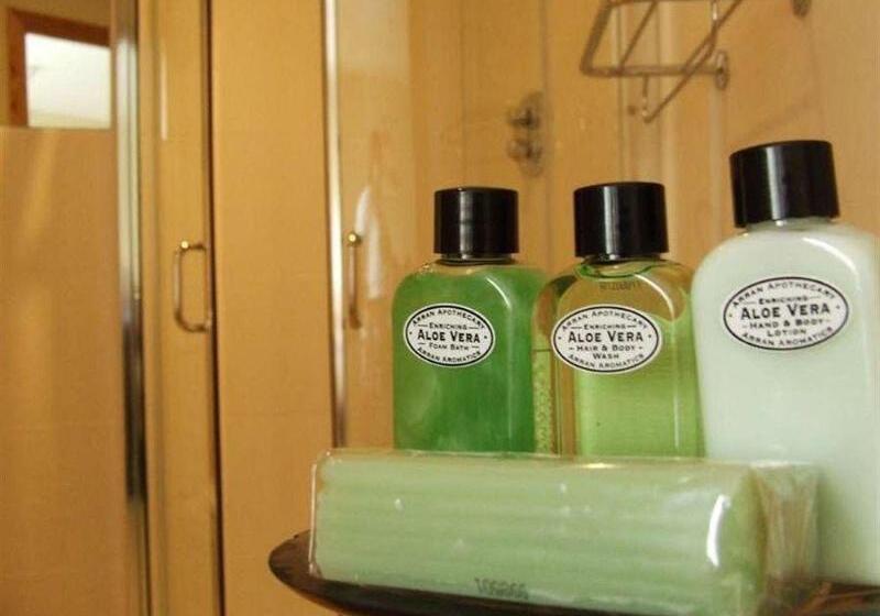 펜션 The Eyre Square Townhouse