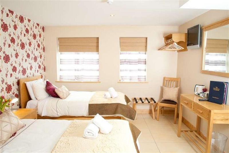 펜션 The Eyre Square Townhouse