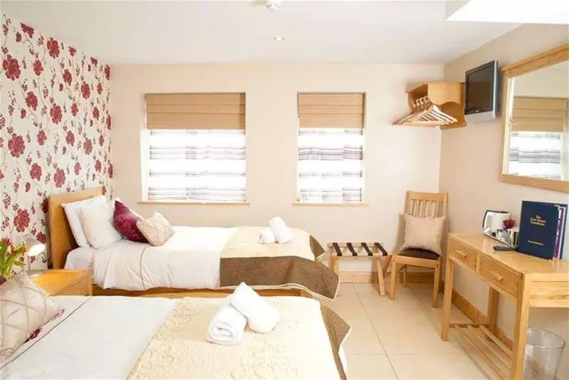 펜션 The Eyre Square Townhouse