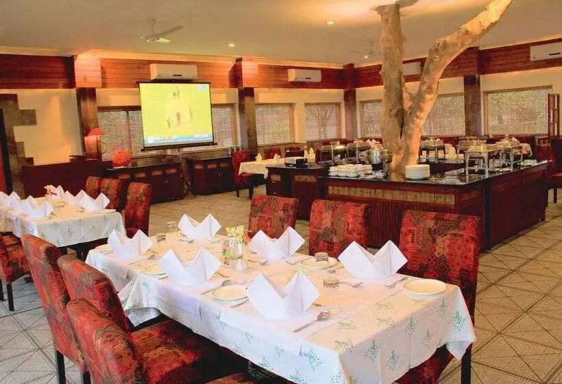 Resort Sinclairs Retreat Dooars, Chalsa