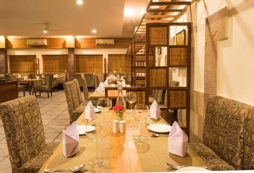 Resort Sinclairs Retreat Dooars, Chalsa