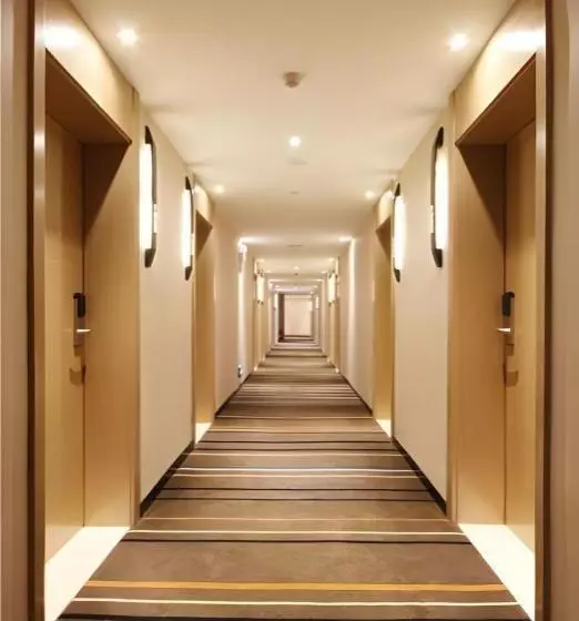 Hotelli City Comfort Inn Wuhan Xudong Street Wangjiadun Metro Station