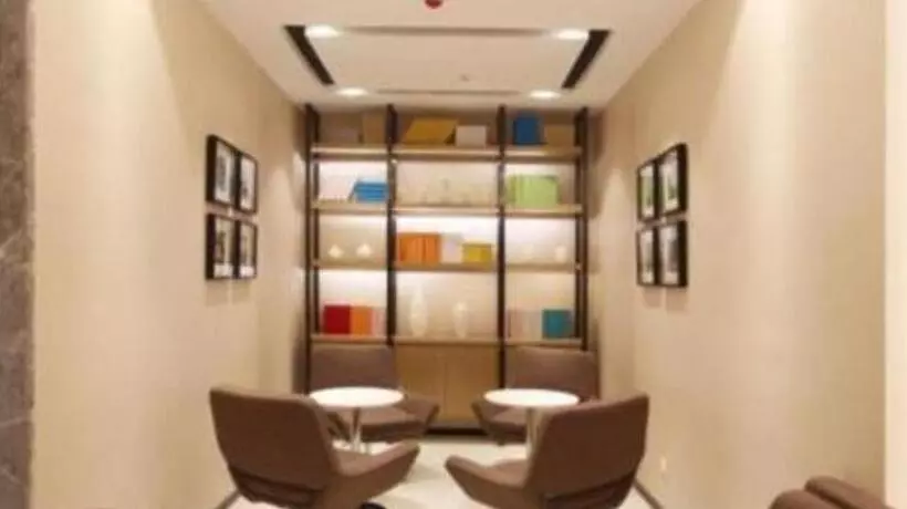 Hotelli City Comfort Inn Wuhan Xudong Street Wangjiadun Metro Station