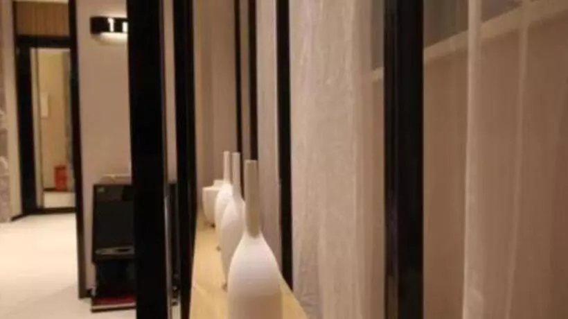 Hotelli City Comfort Inn Wuhan Xudong Street Wangjiadun Metro Station