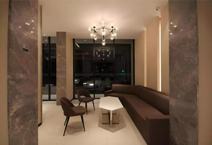 Hotelli City Comfort Inn Wuhan Xudong Street Wangjiadun Metro Station