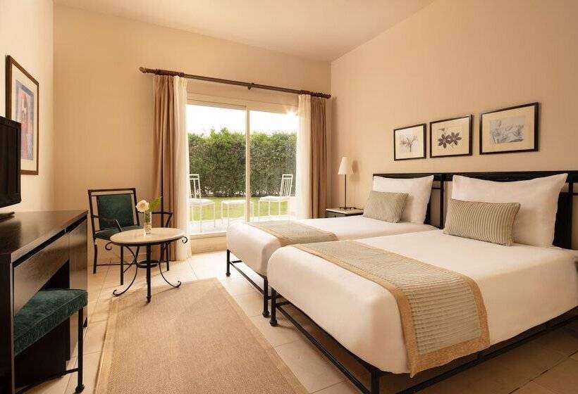 هتل JAZ Neo Almazino, Almaza Bay