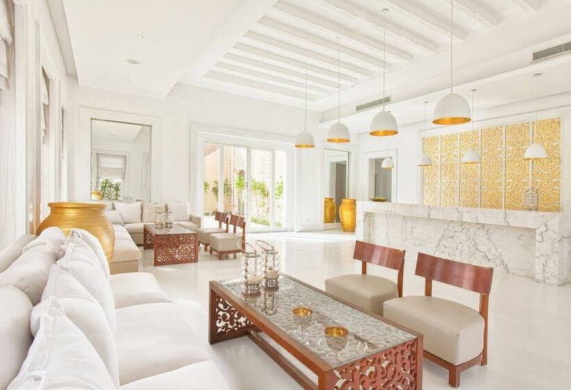 هتل JAZ Neo Almazino, Almaza Bay