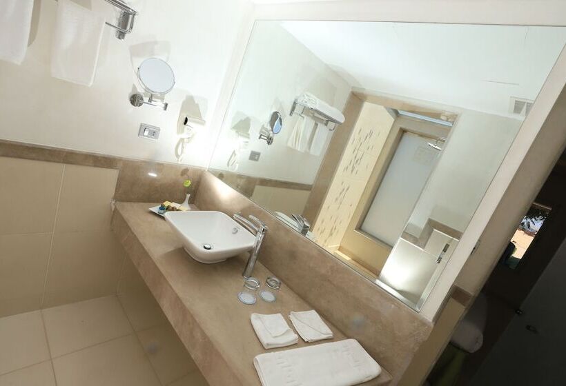 هتل Shams Lodge Water Sport Resort