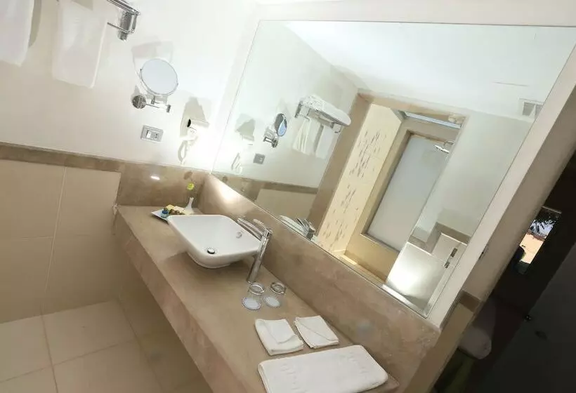 هتل Shams Lodge Water Sport Resort