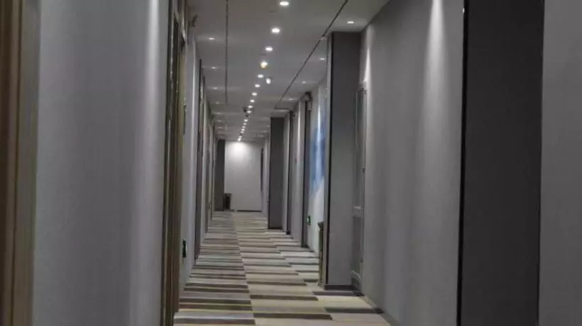 Shell Hotel Zhengzhou East High Speed Railway Station Zhengdong Commerical Center