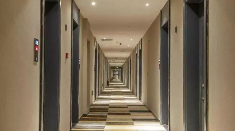 Shell Hotel Zhengzhou East High Speed Railway Station Zhengdong Commerical Center