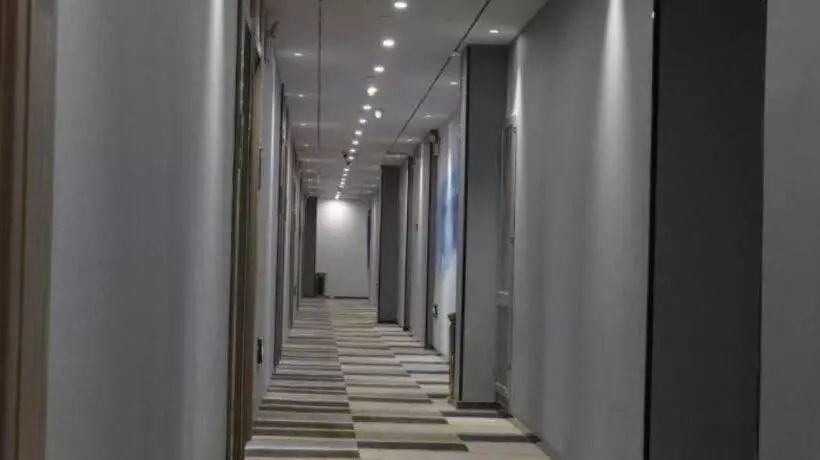 Shell Hotel Zhengzhou East High Speed Railway Station Zhengdong Commerical Center