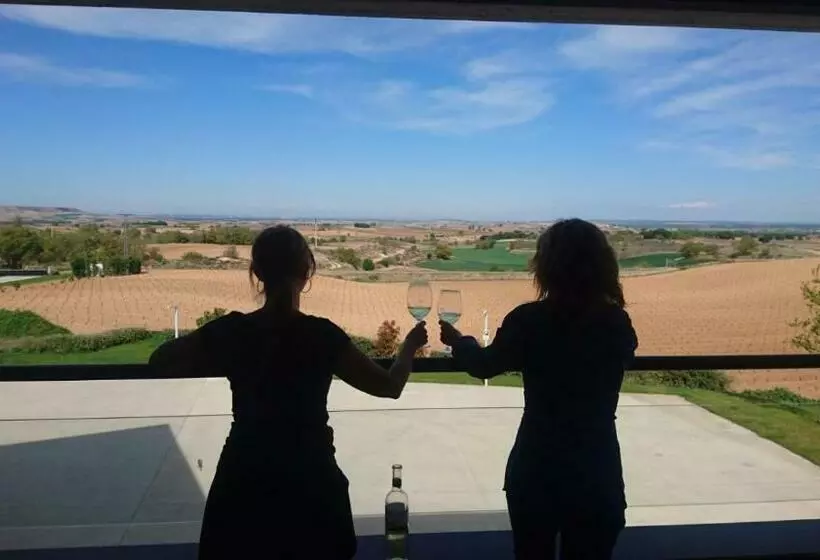 Hotelli Bodegas Traslascuestas   Grupo Piérola