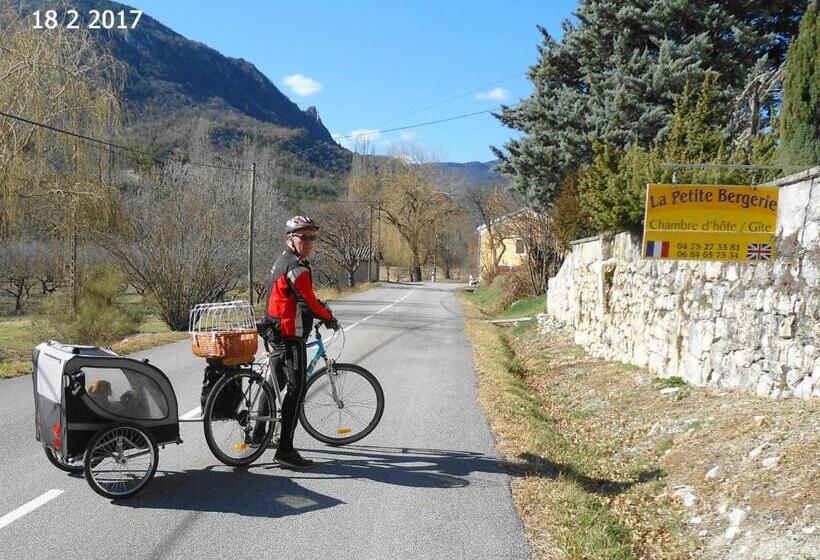 Пансион La Petite Bergerie In Drôme Provençale