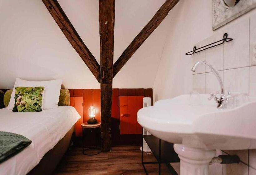 הוסטל Herberg De Lingehoeve