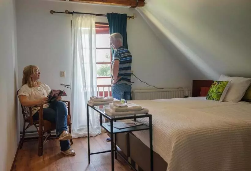 ユースホステル Herberg De Lingehoeve