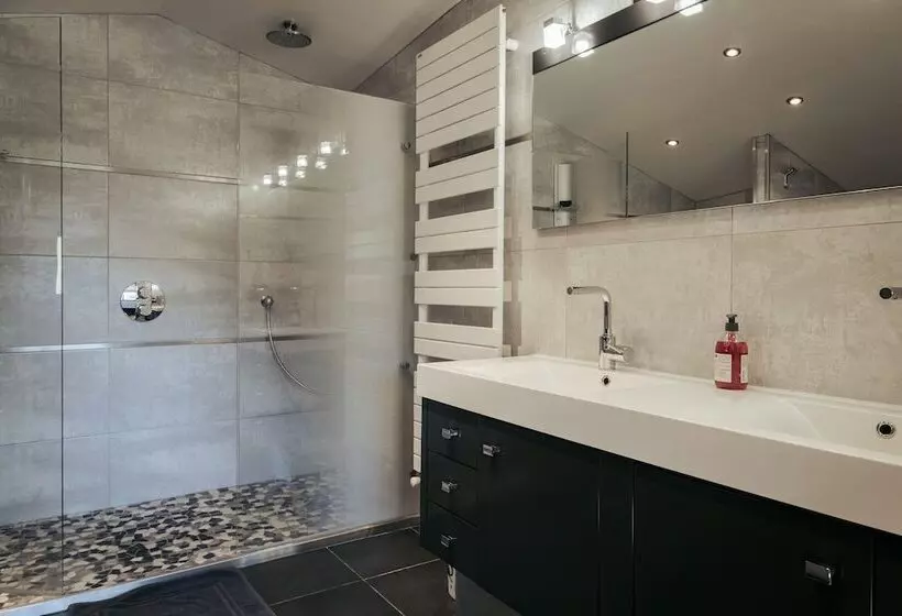 Aamiaismajoitus (B&B) Domaine De La Rue De La Tour