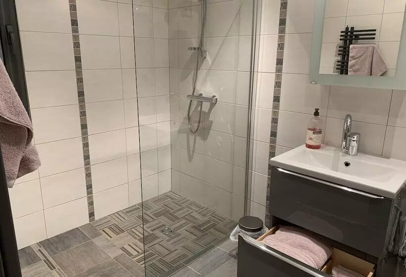 Aamiaismajoitus (B&B) Domaine De La Rue De La Tour