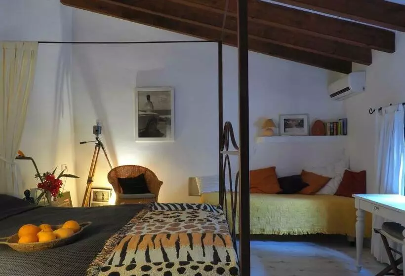 Aamiaismajoitus (B&B) Dachterrassenzimmer In Romantischem Landhaus Mit Pool