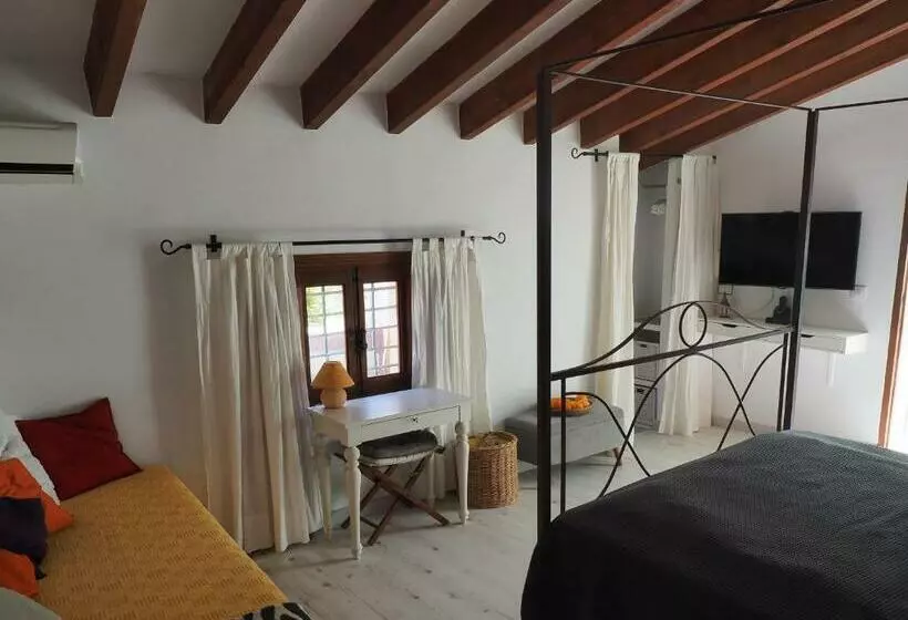 Aamiaismajoitus (B&B) Dachterrassenzimmer In Romantischem Landhaus Mit Pool