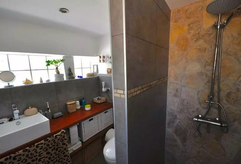 Aamiaismajoitus (B&B) Dachterrassenzimmer In Romantischem Landhaus Mit Pool