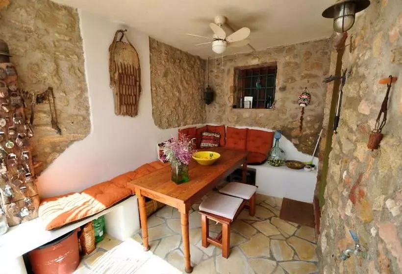 Aamiaismajoitus (B&B) Dachterrassenzimmer In Romantischem Landhaus Mit Pool