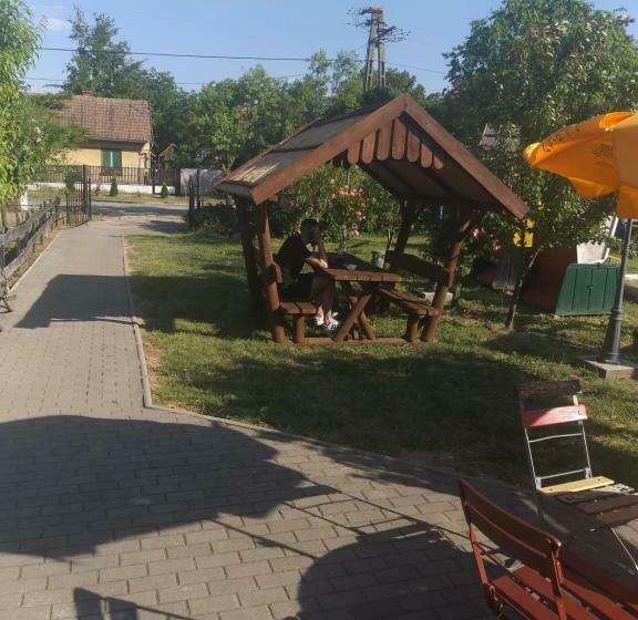 ベッドアンドブレックファースト Kérész Panzió