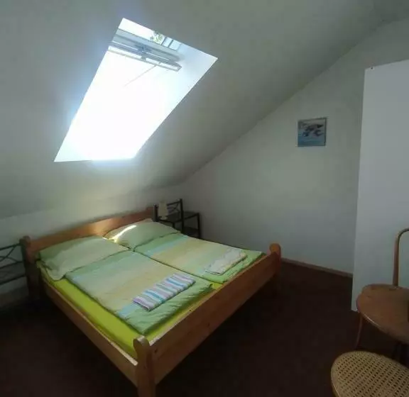 ホテル Haškovna   Tradice Zájezdního Hostince U Prachovských Skal
