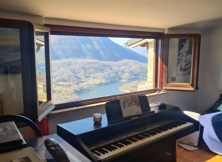 ペンション La Casa Sul Fiordo Lago Del Turano