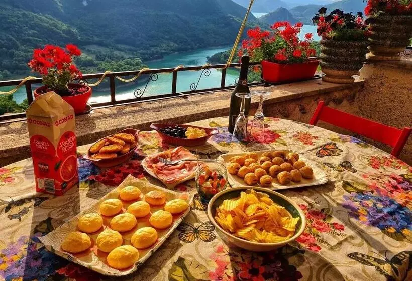 ペンション La Casa Sul Fiordo Lago Del Turano