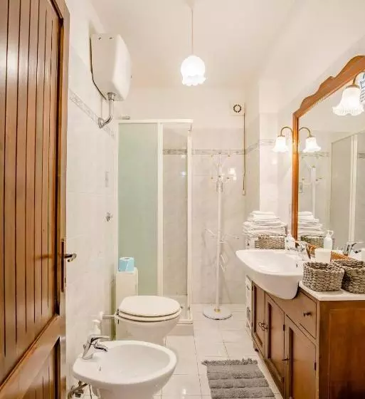 ペンション La Casa Sul Fiordo Lago Del Turano