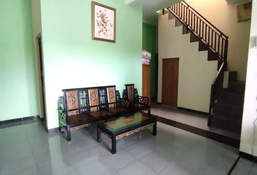 Majatalo Reddoorz Near Rsud Kebumen 2