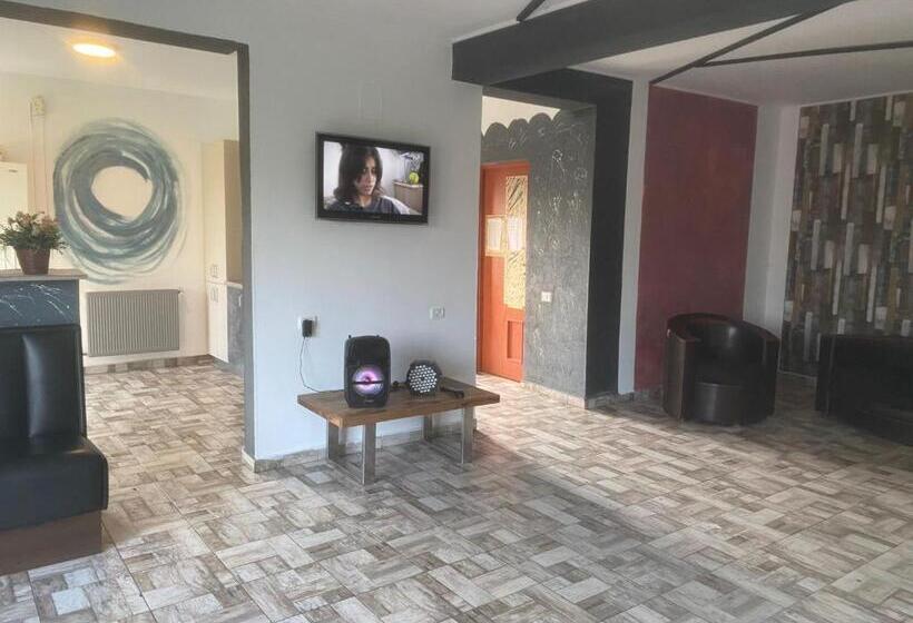 פנסיון Vila Petreceri Private