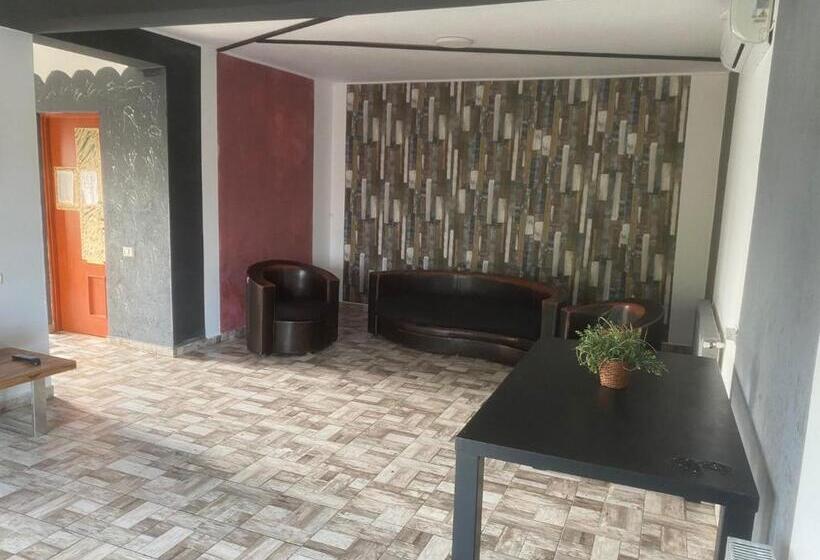 פנסיון Vila Petreceri Private