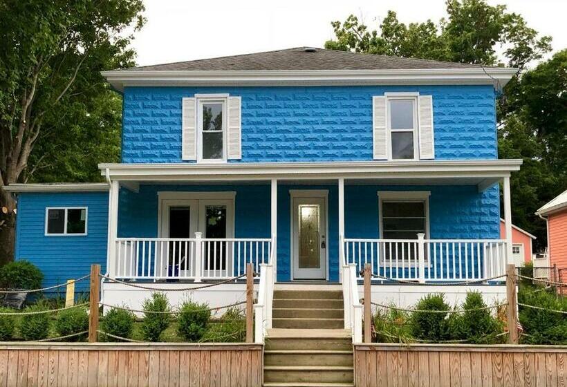 Hostel Devil S Lake Inn And Devil S Lake Inn Too