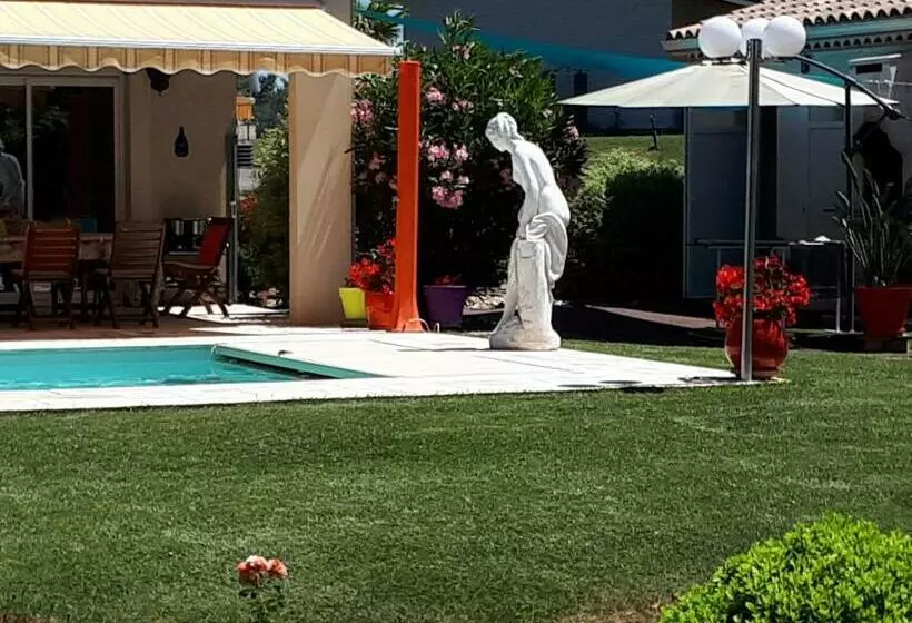 ベッドアンドブレックファースト La Chênaie