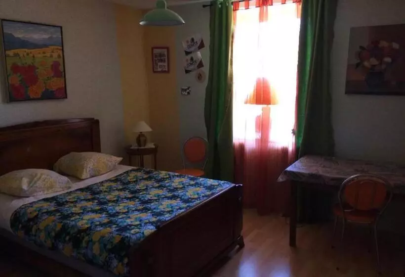 ホテル Auberge La Romaine