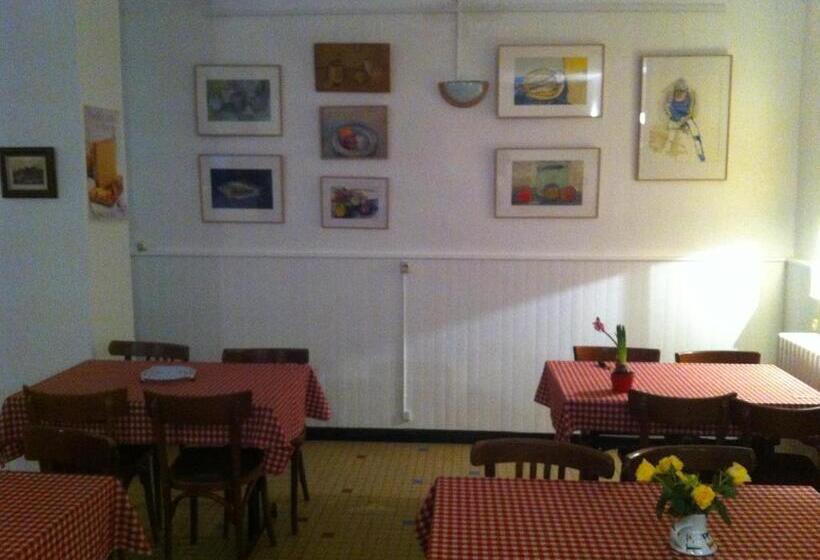 Отель Auberge La Romaine