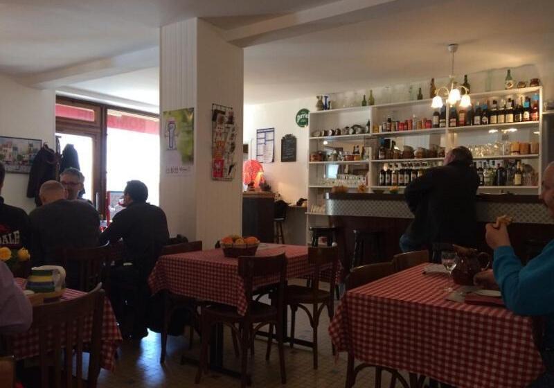 Отель Auberge La Romaine