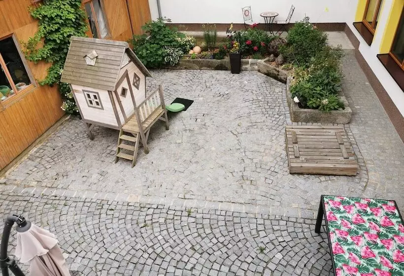 Hotelli Kindererlebnis  Und Biobauernhof Hipp Bruckner