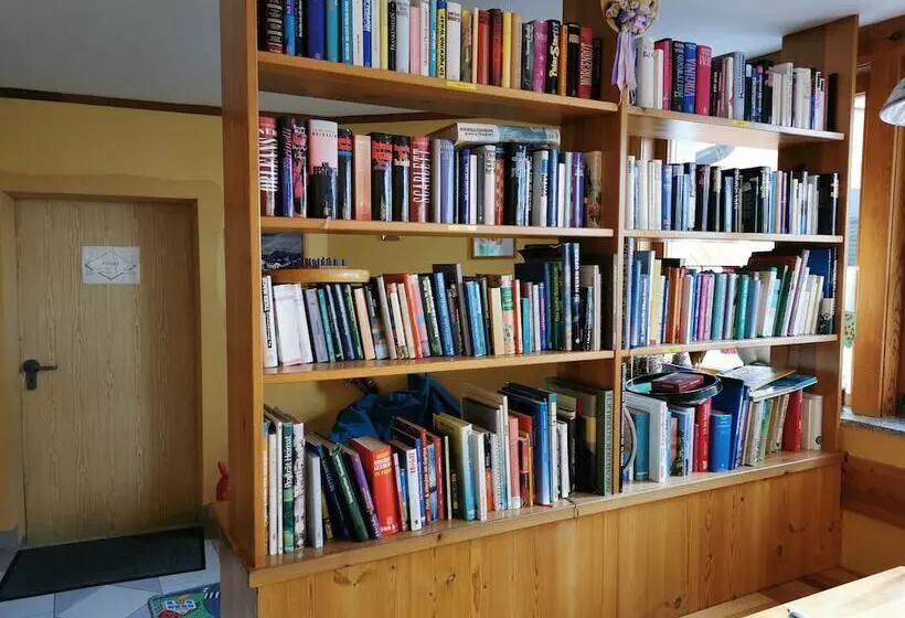 Hotelli Kindererlebnis  Und Biobauernhof Hipp Bruckner