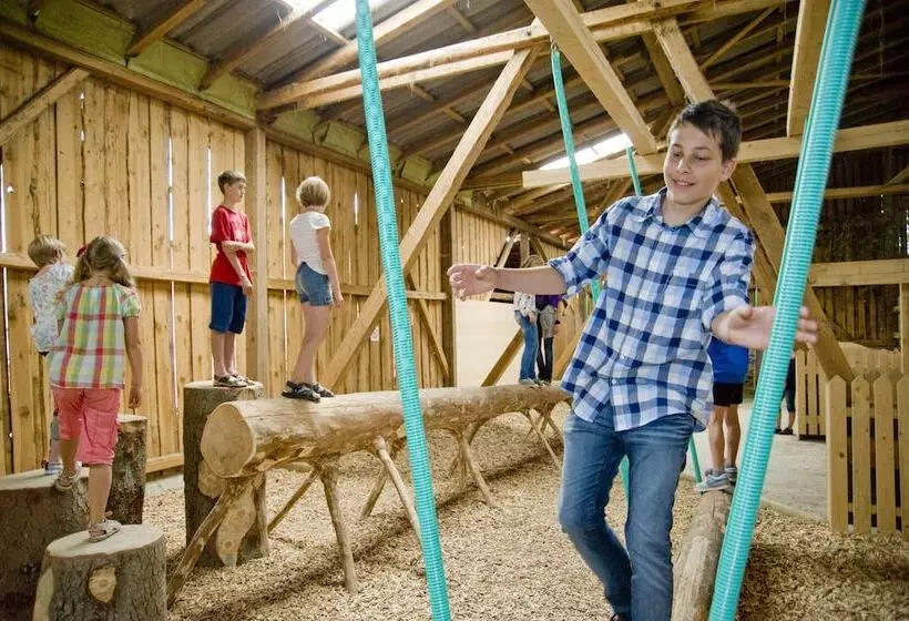 Hotelli Kindererlebnis  Und Biobauernhof Hipp Bruckner