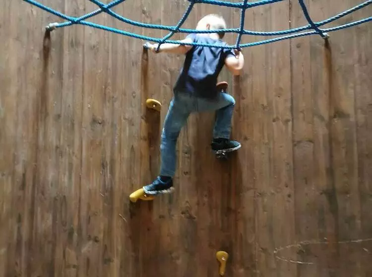 Hotelli Kindererlebnis  Und Biobauernhof Hipp Bruckner