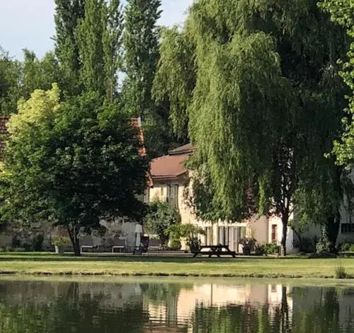 ペンション Le Moulin De Longchamp   Maison D Hôtes