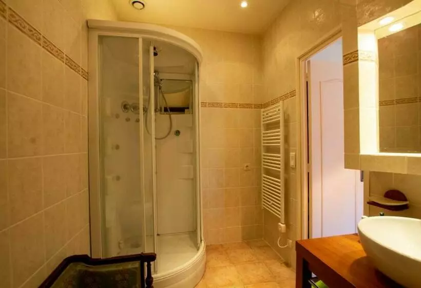 Aamiaismajoitus (B&B) Maison Croix Du Sud /chambre Coquelicot