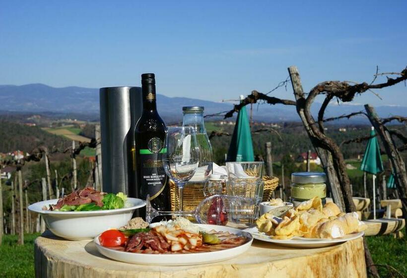 ベッドアンドブレックファースト Weingut Buschenschank Schneiderannerl