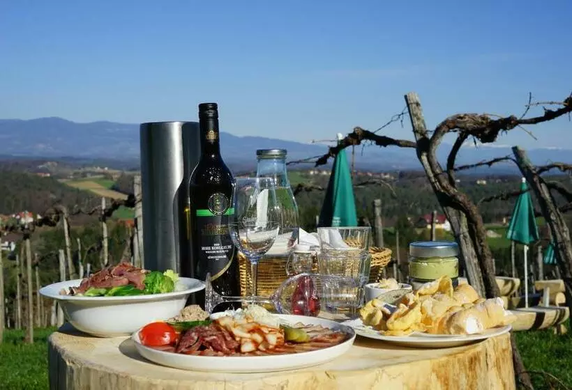 Aamiaismajoitus (B&B) Weingut Buschenschank Schneiderannerl