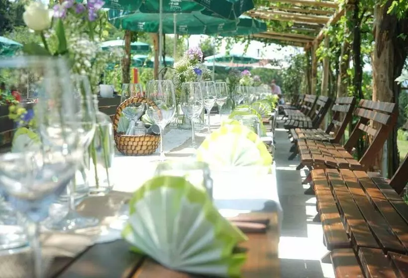 Aamiaismajoitus (B&B) Weingut Buschenschank Schneiderannerl